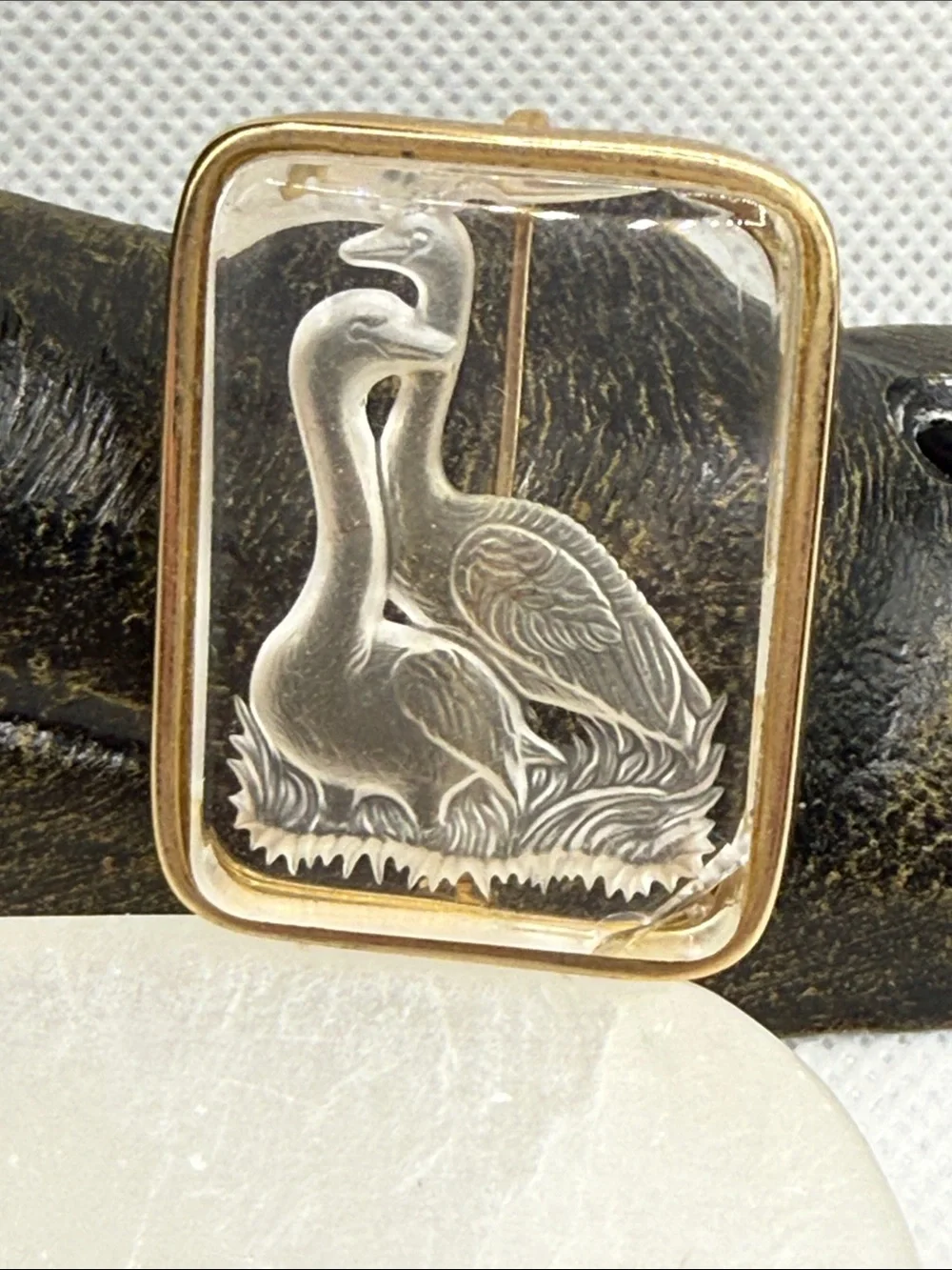 Vintage intaglio glass untested metal unsigned unmarked Glass Swan pin brooch